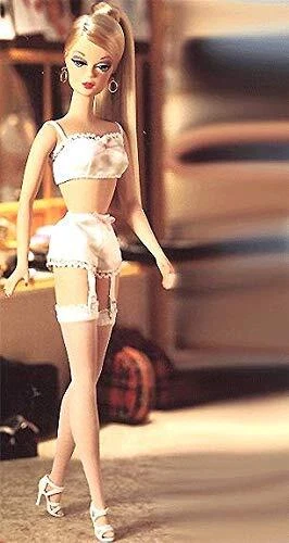 The Lingerie Barbie Doll First Edition Silkstone Gold Label BMFC 2000 Mattel 2