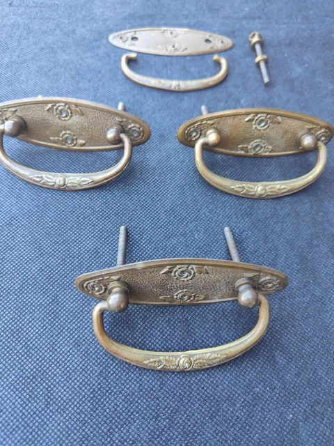 LOT DE 4 anciennes cannes à pied bâton bois laiton SANS poignée tête cadeau neuf LOT DE 4 anciennes cannes à pied bâton bois laiton SANS poignée tête cadeau neuf