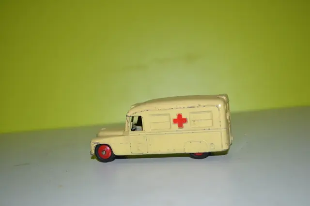 dinky toys daimler ambulance d'origine