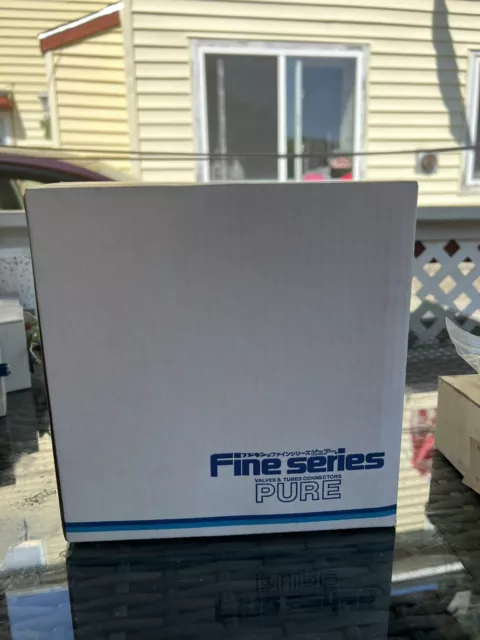 Fujikin FCST1005MZFC-4J2-F1L-CL2-143 Mass Flow Controller Fluid:Cl2 Range: 1SLM