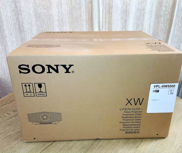 Sony VPL-XW5000 Video Projector