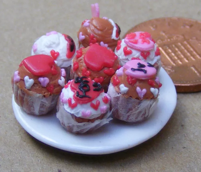 1:12 Scale 7 Assorted Cup Cakes Fixed On A Ceramic Plate Tumdee Dolls House CC1
