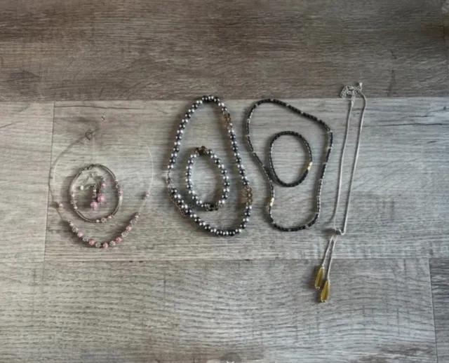 Job Lot Modern costume jewellery inc sets, bracelets, necklaces, ear-rings