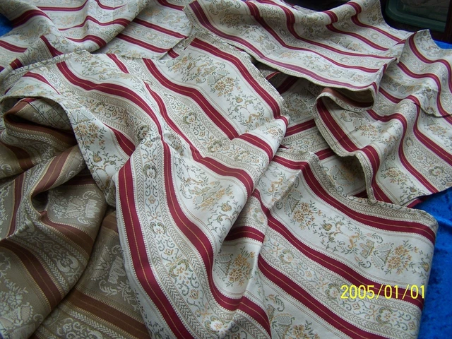 Ancien tapis frangé de table FAIT MAIN en soie d'Alger 1957