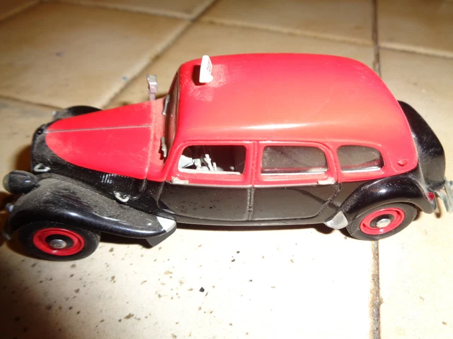 Eligor Citroen Traction 15cv  Taxi   1/43  TBE