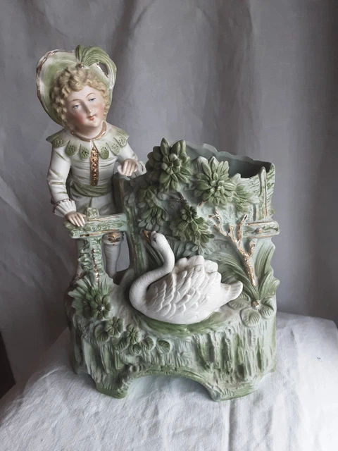 Ancien vase en biscuit polychrome, jeune homme et cygne.