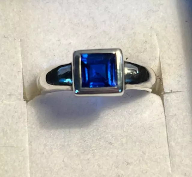 Ring 925 silber tiefblauer quadratischer Stein