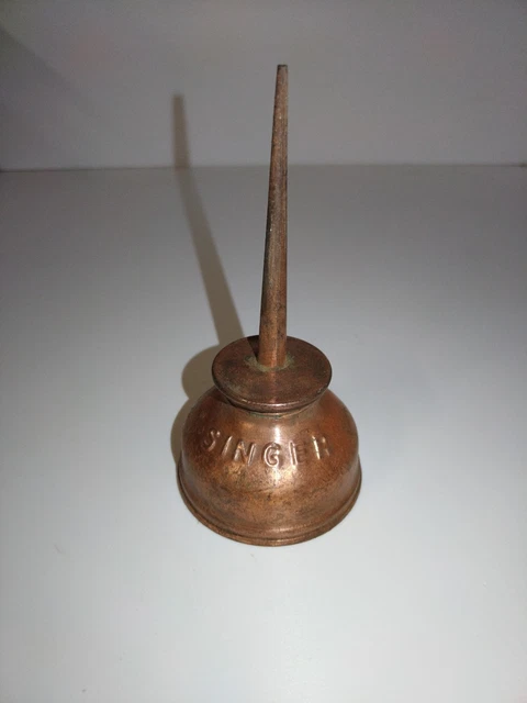 ANCIENNE BURETTE A Huile EUR 5,00 - FR