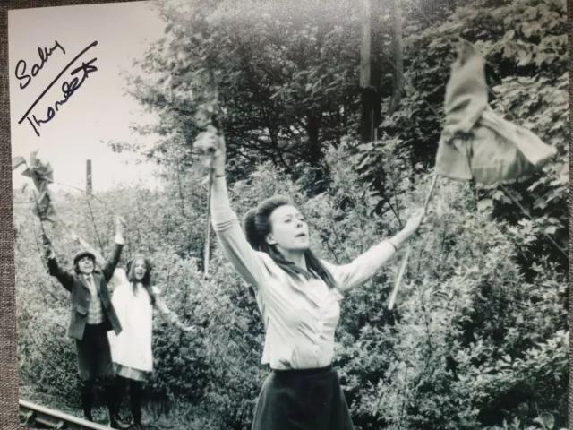 sally thomsett the railway children.genuine hand signed 10x8 photo coa