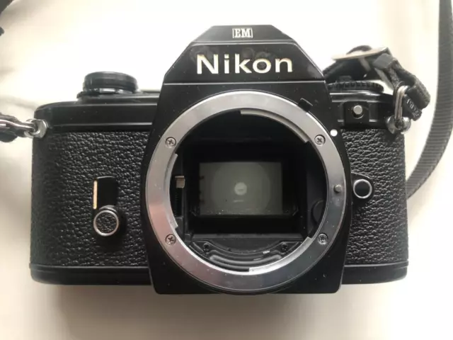 Nikon EM 35mm SLR Kamera Gehäuse Analoge Spiegelreflexkamera