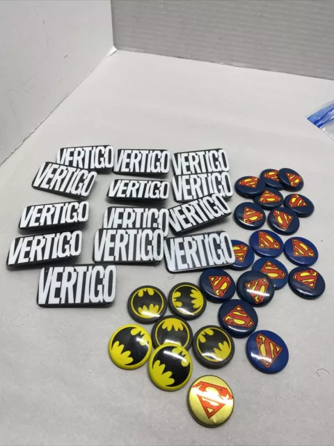 DC COMICS Lot Pinback Buttons Pin Vertigo  1996-2000 Superman BATMAN Lot Of 36
