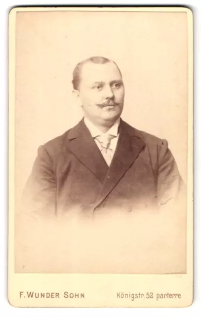 Fotografie F. Wunder Sohn, Hannover, Königstr. 52, Portrait stattlicher Herr mi