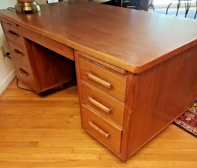 https://www.picclickimg.com/rxoAAOSwj~tiqh5x/Vintage-Antique-Mid-Century-Executive-Desk-Solid-Wood.webp