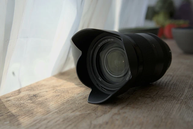 Sony SEL-24240, 24-240 mm, F/3.5-6.3 FE OSS für Sony FE / Vollformat-Objektiv