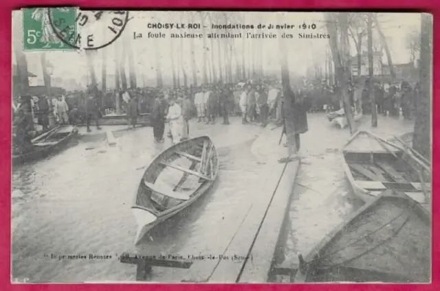 94 - CHOISY LE ROI - Inondations de Janvier 1910 - La Foule anxieuse attendant..