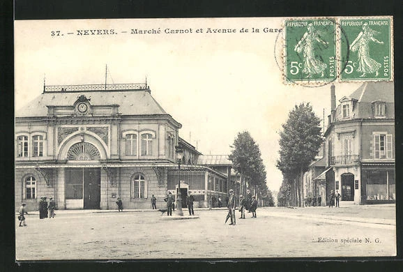 CPA Nevers, Marché Carnot et Avenue de la Gare 1909