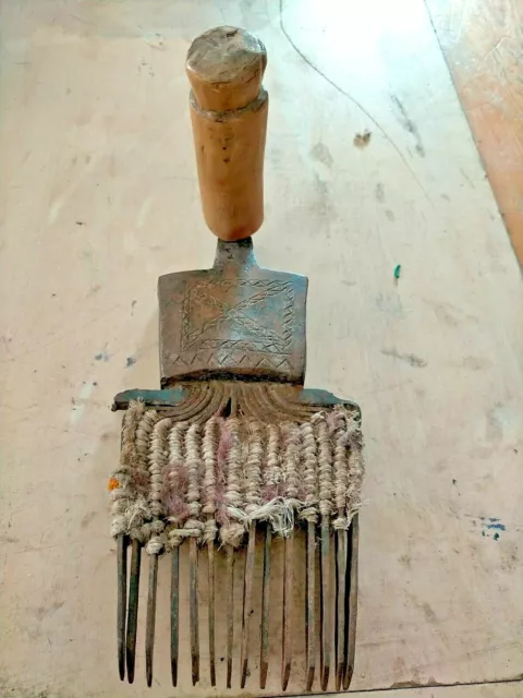 Outil Ancien Brosse De Tissage Berbère ??