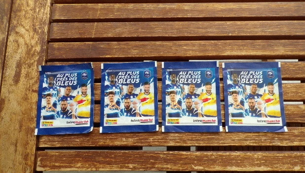 Lot De 2 Pochettes Panini Intermarché 2022 - 8 Cartes Au Plus Près Des Bleus
