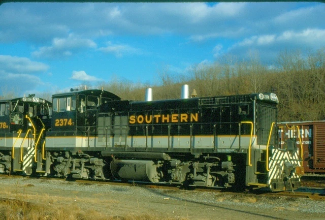 SOU 2374 SW-1500, Cincinnati, Oh, 12/79; Kodachrome Original
