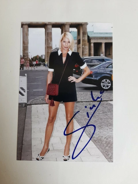 GIULIA SIEGEL Top Foto mit Unterschrift.MODEL.TV MODERATORIN