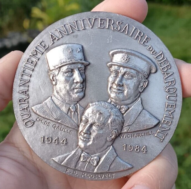 Médaillon En Bronze Charles De Gaulle 1945 - 72 Mm - Par Rivaud - Objet De Collection