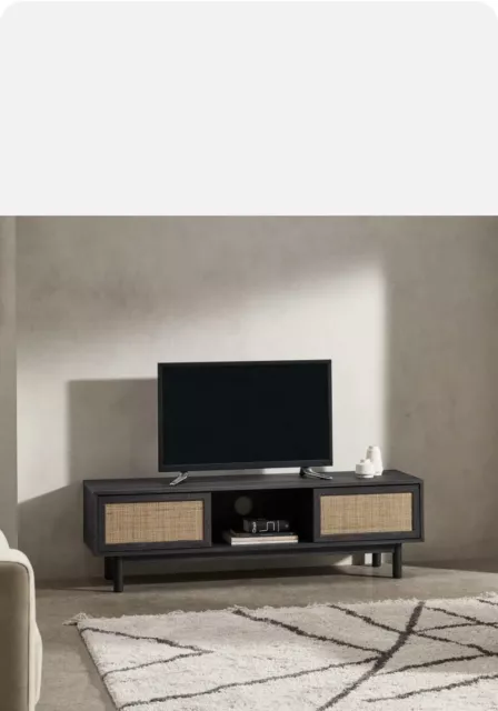Soporte de TV ancho Pavia en ratán natural y efecto madera negra de Made.com Precio de venta sugerido por el fabricante: £260
