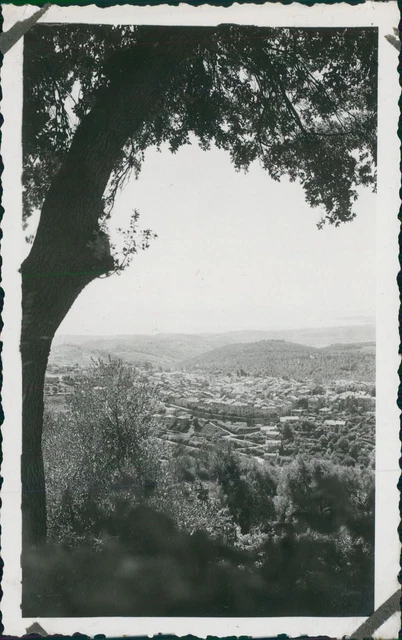 Vence, vue de la route de Coursegoules, le cap d&#039;Antibes au fond Vintage si