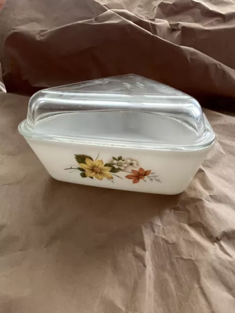 Vintage Pyrex Glass Triangular Dish with Lid Space Saver