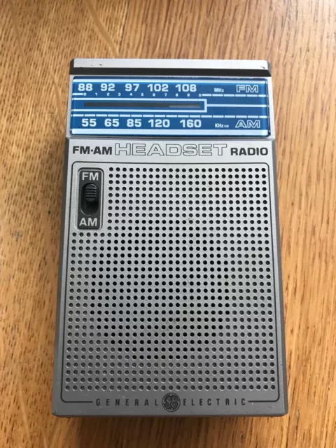 Vintage 1970s GENERAL ELECTRIC Model 7-2705A Black AM Transistor Radio -  Works