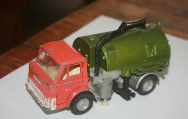 Dinky Toys - Camion de nettoyage de rue - Miniature ancienne ( à restaurer )