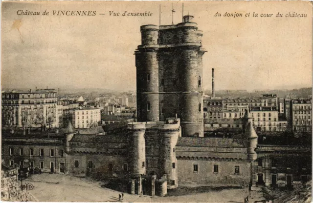CPA AK Chateau de VINCENNES - Vue d'ensemble du donjon et la cour du (519486)