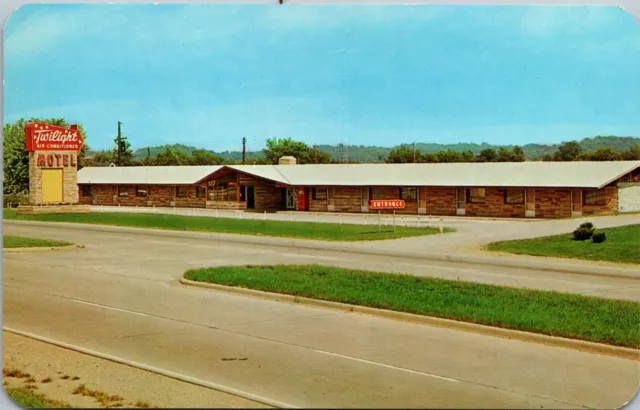 Postcard Ohio Zanesville Twilight Motel Unused MINT 1950s Muskingum County