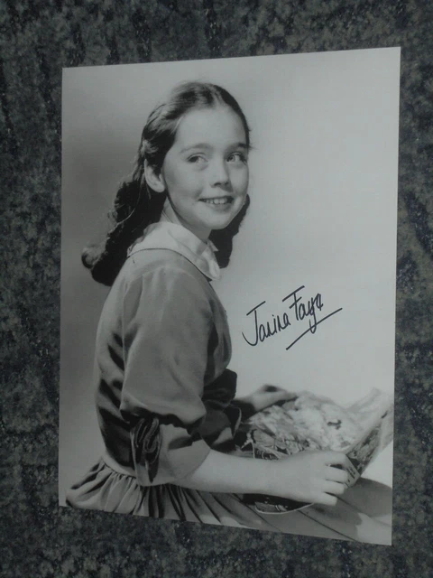 JANINA FAYE - ACTRESS - 10x8 PHOTO SIGNED (13)