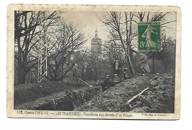 Militaire  Les Tranchees Aux Abords D Un Village Guerre 1914