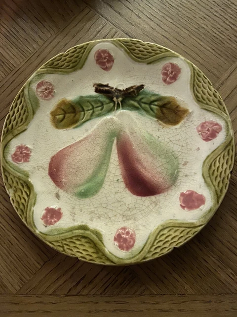 Assiette Ancienne En Barbotine - Décor Noisetier - Fabriquée En France