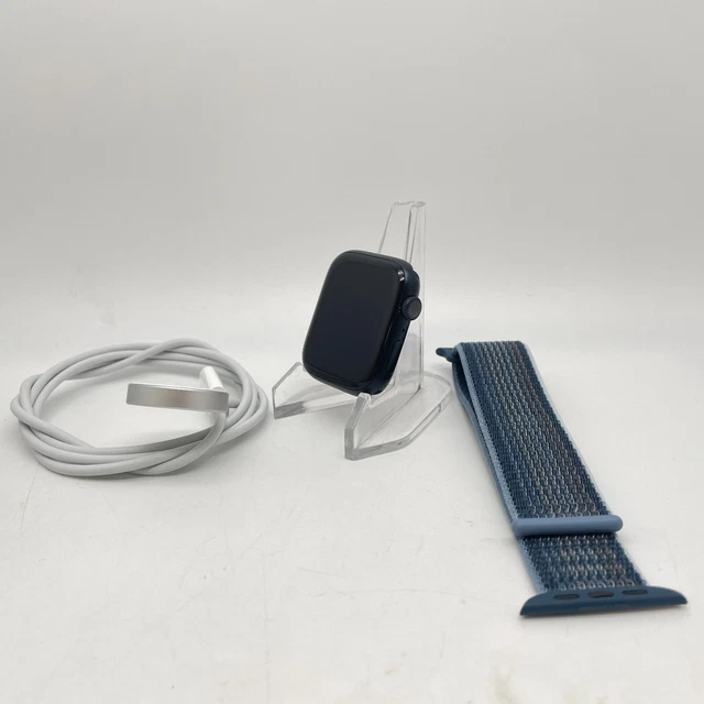 Apple Watch Series 8 (GPS) Mitternacht Aluminium 45mm mit blauer Sportschleife TOP