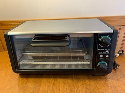 Black & Decker Spacemaker Toast-R-Oven Toaster Oven Broiler TRO430 TY1