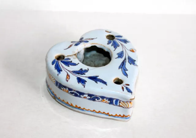 RARE JOLI ANCIEN ENCRIER DU XVIIIe SIECLE - COEUR en FAIENCE EMAILLÉE FRANCAISE