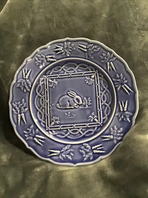 9¼” Blue Bordallo Pinheiro Plate Made in Portugal Carrot border Rabbit in Middle