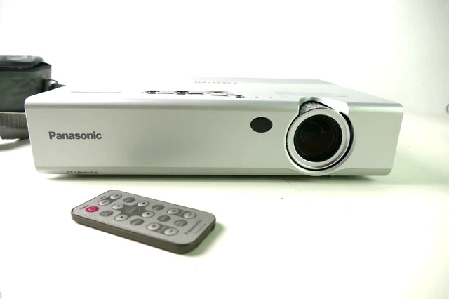 Panasonic PT-LB20NTE LCD Projector Beamer wireless 468 Std. + Case + FB KT-422