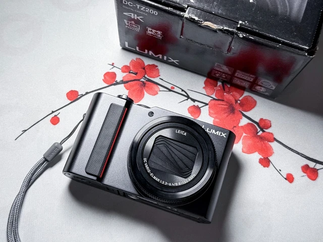 PANASONIC LUMIX TZ200 15x Leica Lens Year Warranty, Near Mint