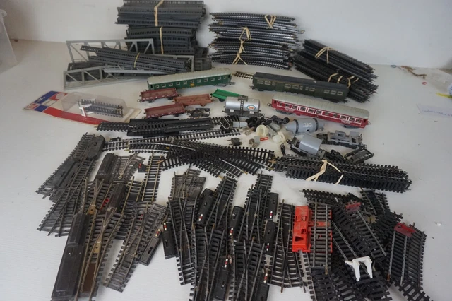 Gros Lot De 160 Rails + 9 Wagons + Divers  Jouef  Lima  Méhano Gégé Ho