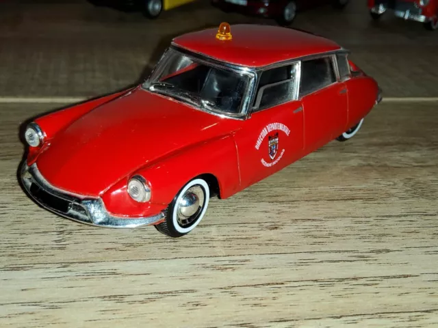 Citroën DS19 1956 pompier rouge solido ixo eligor norev 1/43
