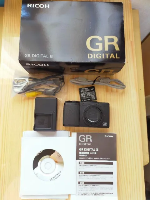 RICOH Digital Camera GR DIGITAL III W/Box, battery, charger, Cord