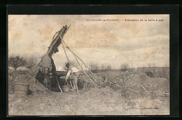 CPA St-Amand-en-Puisaye, Extraction de la terre à pot