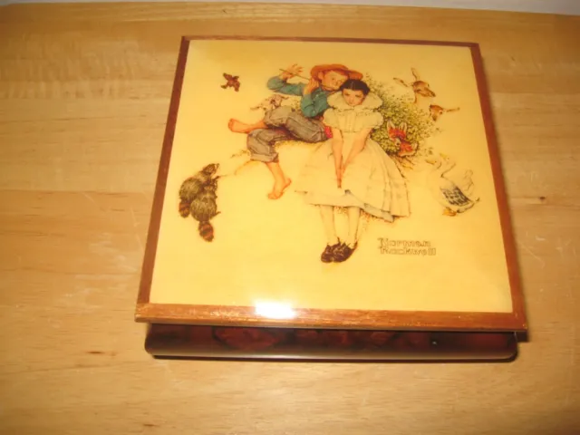 Lefton USA Hand Crank Wood Music, Jewelry Box, Plays (When You Wish Upon A Star)