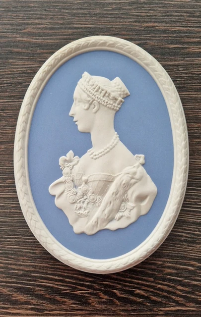 WEDGWOOD LARGE QUEEN Victoria Jasper Medallion Limited Addition of 200 ...