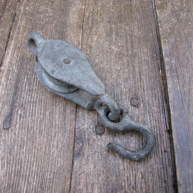 Old Galvanised Pulley Hook / Washing Line 3