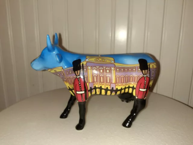 2002 Cow Parade Bovingham Palace Figurine 4.5" tall x 6.1" x 2", SOLD AS IS
