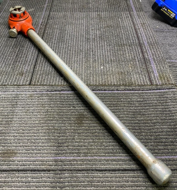 Ridgid 111-R Ratchet & Handle Assembly for 111-R Die Heads w/ 3/8" Die Ridgid 111-R Ratchet & Handle Assembly for 111-R Die Heads w/ 3/8" Die